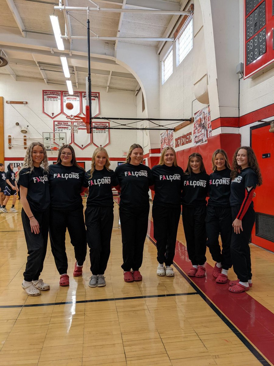 Falcon_update's tweet photo. Firelands JV and Varsity cheerleaders supporting Team Copen!
#FirelandsFalcons
#FalconssupportingFalcons https://t.co/2JU47gqsAT