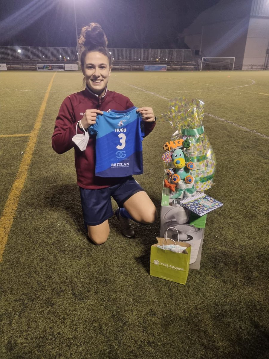 KirolMerced's tweet photo. Os presentamos a nuestro nuevo fichaje para Mercedarias, Hugo !!!
Queremos  felicitar a Irene !!!! 
Nuestra  jugadora y entrenadora
Por su nuevo reto en la vida , tener un hijo, bienvenido Hugo!!!!
Que seáis muy felices !!! https://t.co/GooN5BPKDM
