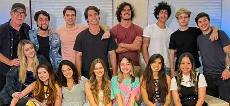 NossilirawHd's tweet photo. Depois de TAGEM para continuar a faixa fixada para teens que venha , #AltaEstação e segue com #RebeldeBR ❤️ 1-2 temporada. https://t.co/oD8o5jo0u1