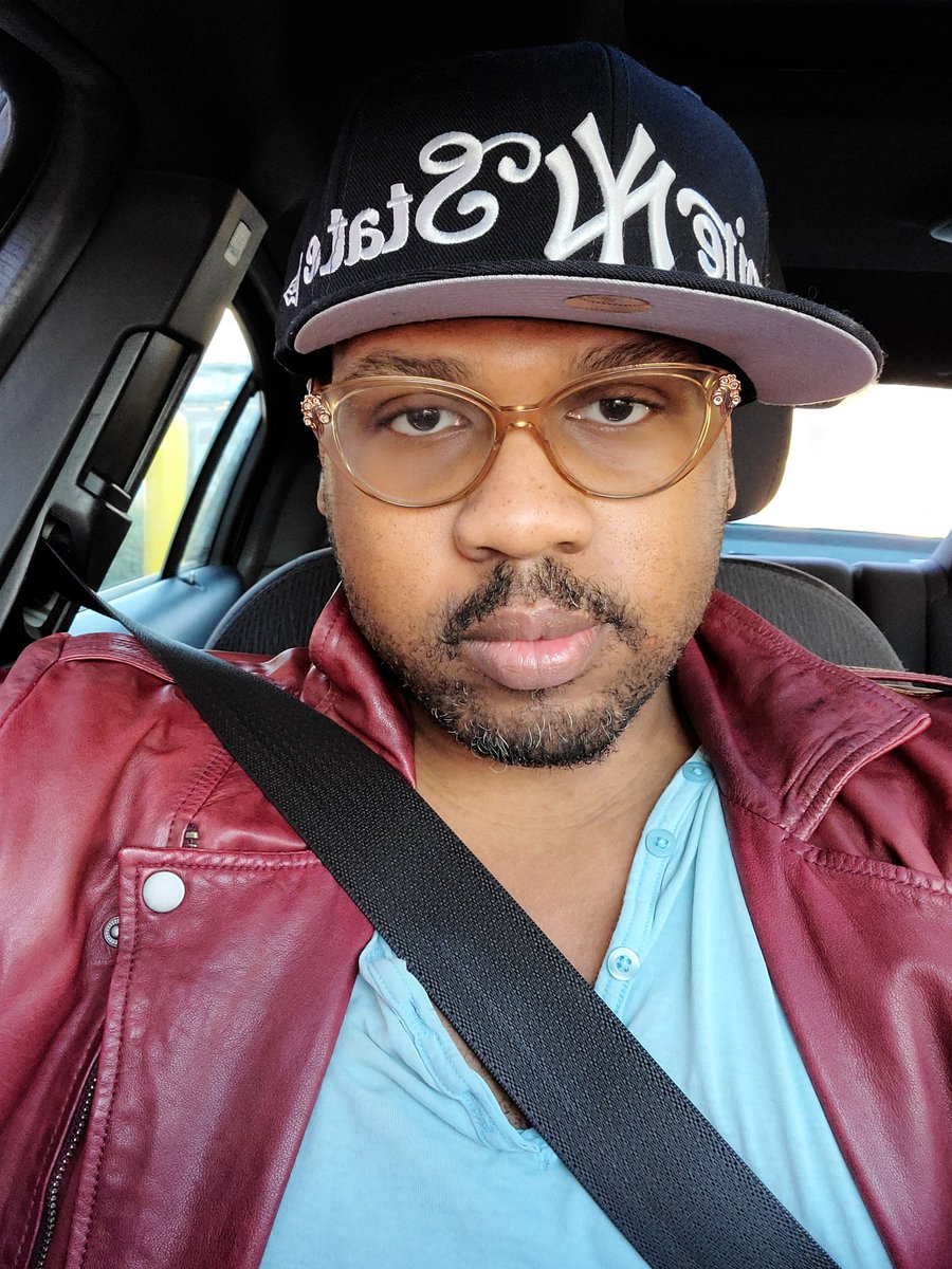 DivoUnlimited's tweet photo. Classy, sophisticated with a splash of hood. #Divolife #fittedhat #NYC https://t.co/wdTkAxQXKe
