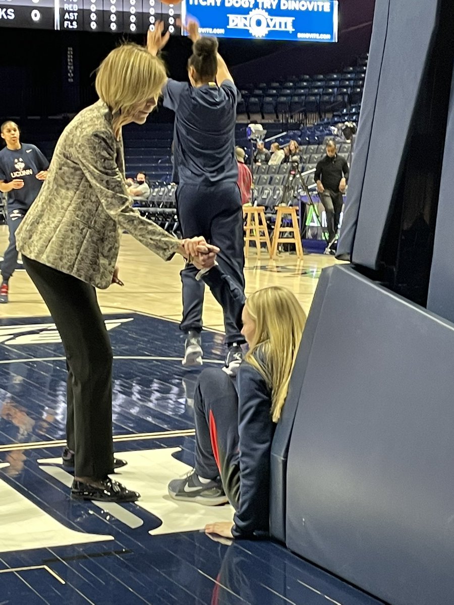 jodijohns75's tweet photo. @uconn from a legend to a future legend. https://t.co/M9TBXlCkHG