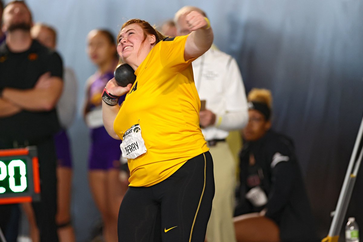 IowaXC_TF's tweet photo. Women's Shot Put | Nicole Berry throws a new PR and moves to No. 4 all-time at Iowa! 💪

🥈 Berry - 16.02m / 52'6.75"

#Hawkeyes | #FightForIowa https://t.co/VId70x8X2r