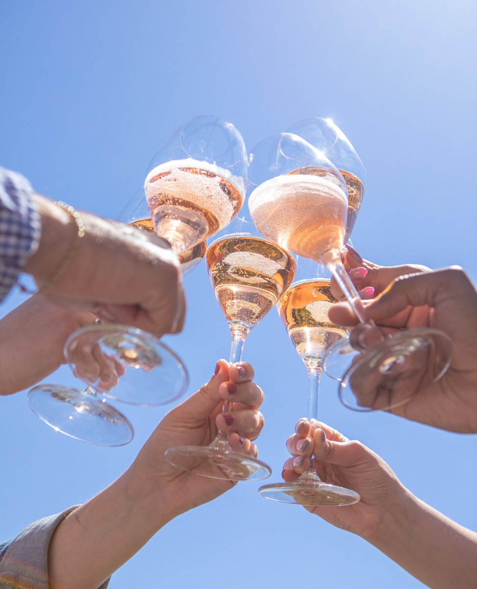 Happy Friday and #nationaldrinkwineday! Which bottle of Gloria Ferrer bubbly are you popping open today? l8r.it/DHn7 🍾🥂