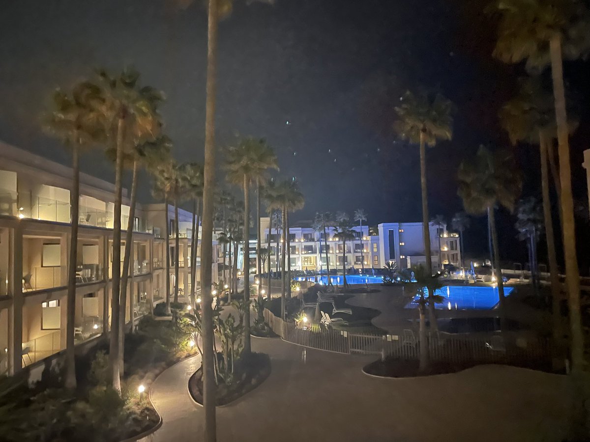 Jenniferchamizz's tweet image. Me quedo aqui.  C O N T I G O 🌜🌛