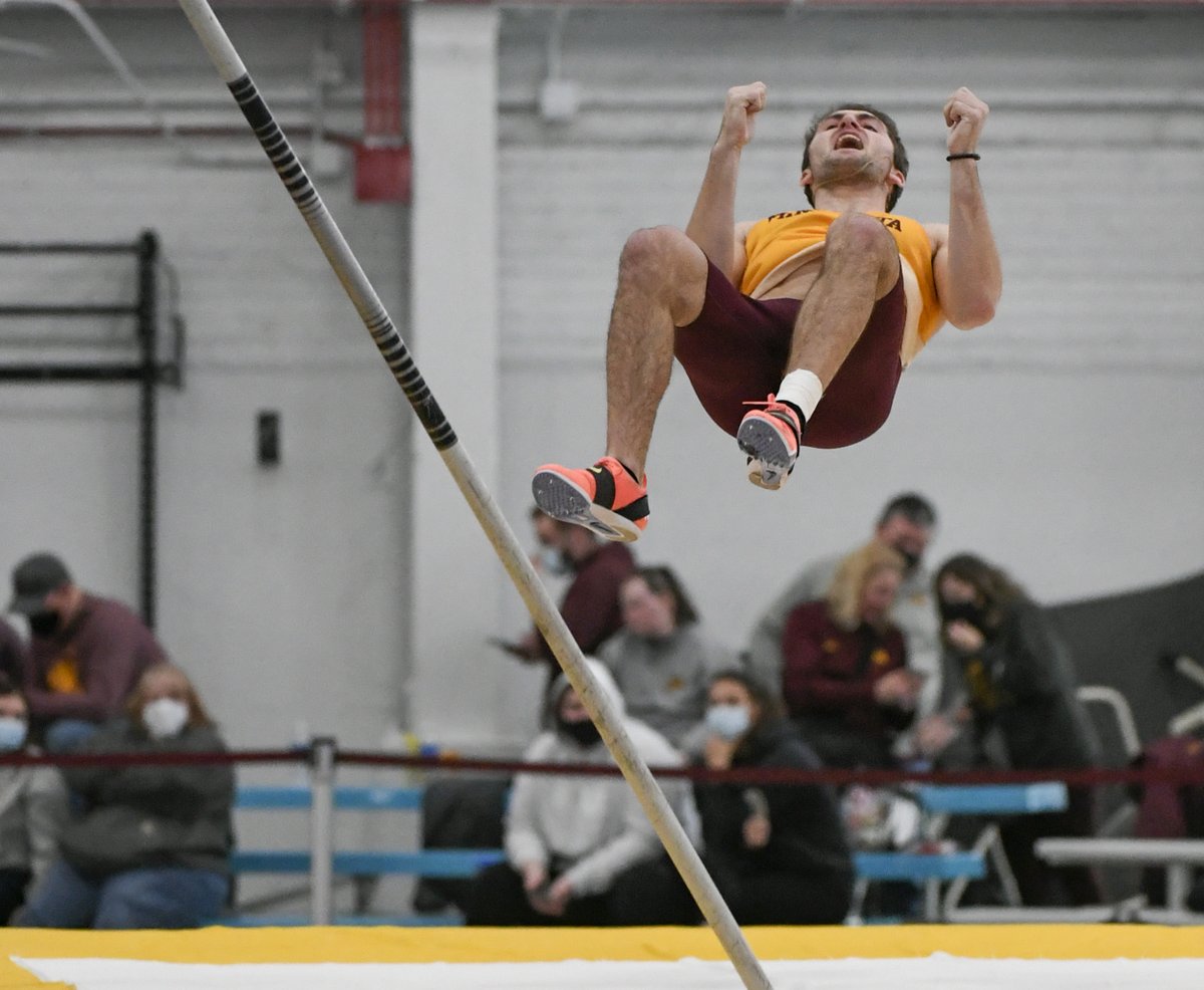 17-FEET! <a href="/MikeHerauf/">Mike Herauf</a> clears 5.19m (17-0 1/4) to win the Showshoe Open, competing unattached. 

What a huge PR for the redshirt senior!