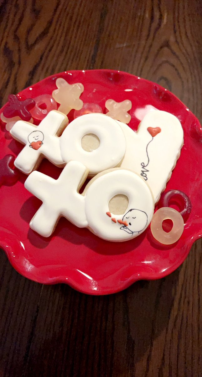 rox__star's tweet photo. Lots of X’s and O’s in the last 28 years. #happy #Anniversary #hugs #kisses #love https://t.co/h4QScofkMa