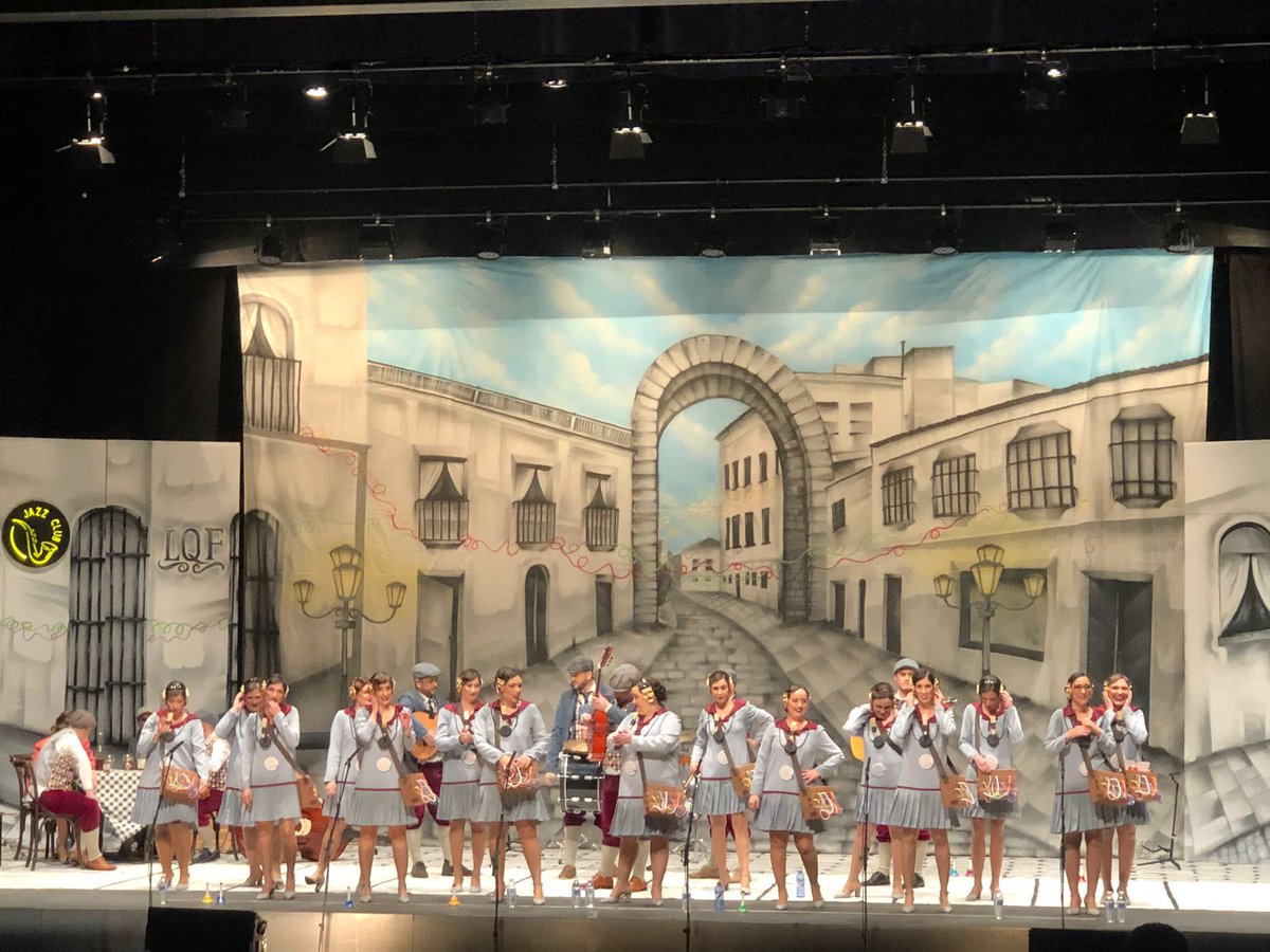 👏🏻👏🏻 Última comparsa de la sesión, turno para <a href="/ComparsaLqf/">Comparsa LQF</a> que llegan con una preciosa estampa de puesta en escena, preciosas voces, letras y musicalidad.