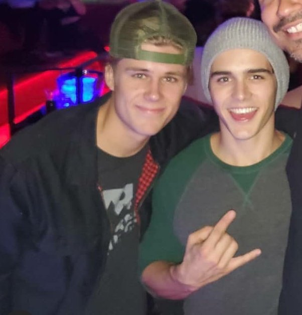 chowediscn's tweet photo. little boys :( https://t.co/hf54zxyrLc