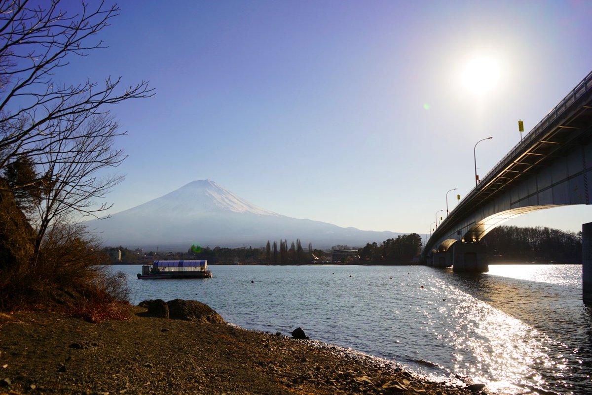 橋と富士のコラボ✨河口湖大橋の先が富士山に繋がっているようにも見えました😊