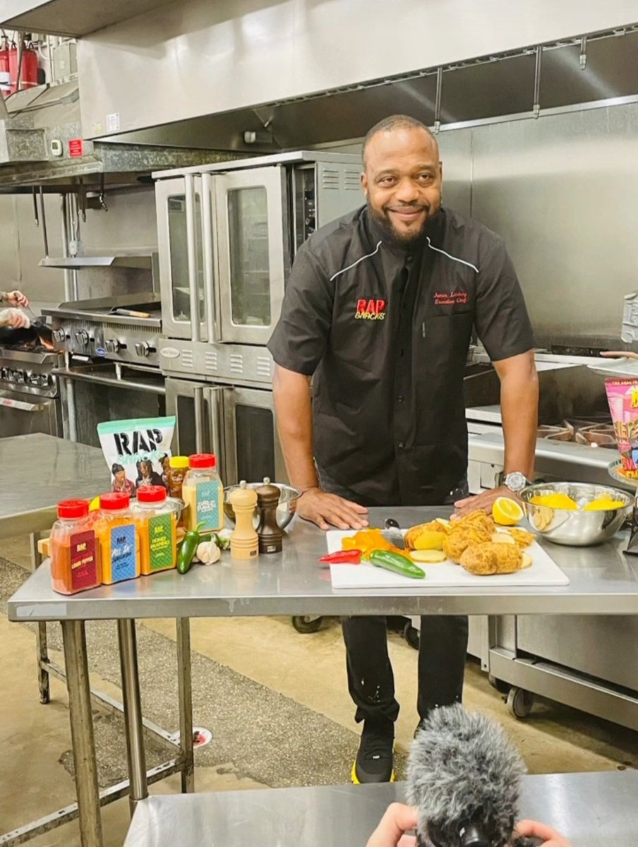 RapSnacksNow's tweet image. Our founder makes moves, EVERYwhere. #MenInTheKitchen