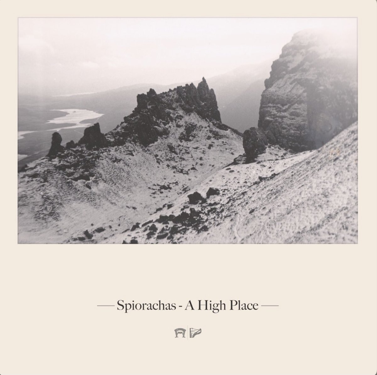 【昨日の一枚】
'Charlie Grey & Joseph Peach / Spiorachas-A High Place (2022)“
ネットでたまたま見つけApple Musicで聴いてハマっているアルバムです。10弦フィドル奏者とピアニストのデュオによるもので、2人共スコットランドの人らしいです。#josephpeach #josephpeach