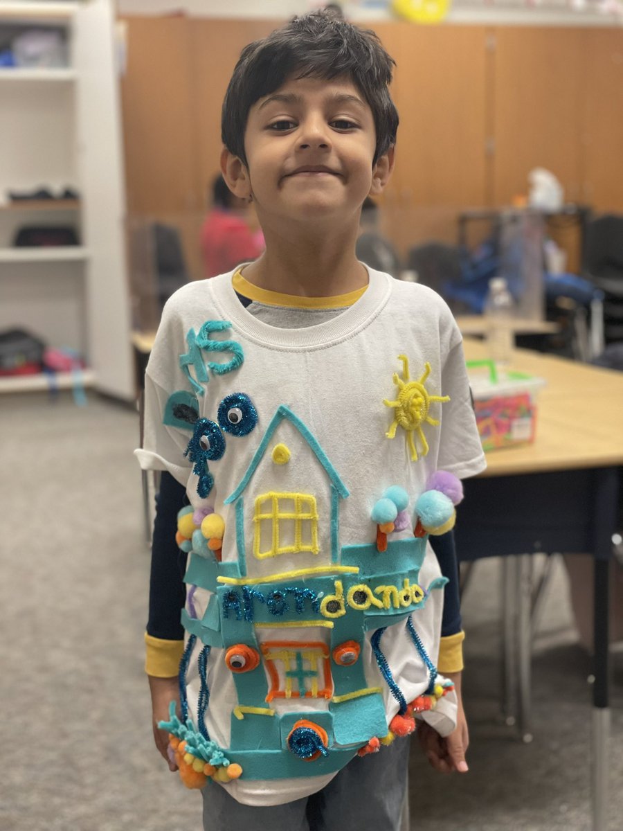 RaeneishaT's tweet photo. 💯 day of school 🏫 and we are 💯 days 🧠 smarter ‼️#lcisd https://t.co/bwY0Y8Sf36