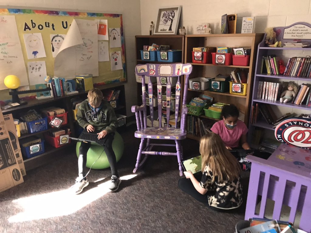 How fun is this? 4th graders totally engaged for an hour! Collaboration to the ninth level! Mrs. Lascomb’s  class works together in Jamestown Minecraft. <a href="/ALG_LCPS/">Algonkian Elementary</a> <a href="/lascomb11/">Vicki</a>