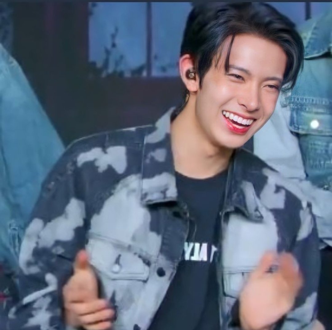 imrainev's tweet photo. Let's all protect his precious smile. I don't don't want to see it disappear slowly.
Heeseung pogi
Heeseung best boy https://t.co/fHjsdXMrNd