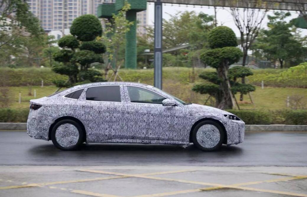 ChinaDriven's tweet photo. #BYD SEAL #EV could be unveiled at #BeijingAuto
Available as a single motor w/ 201hp & 241hp versions. And a dual motor 490hp version
Based on BYD’s e-platform 3 will have 800V fast charging & no doubt the BYD Blade Battery
Read more: https://t.co/E6HUgkMtSc
$BYDDF $BYDDY https://t.co/KJRYBFVRba
