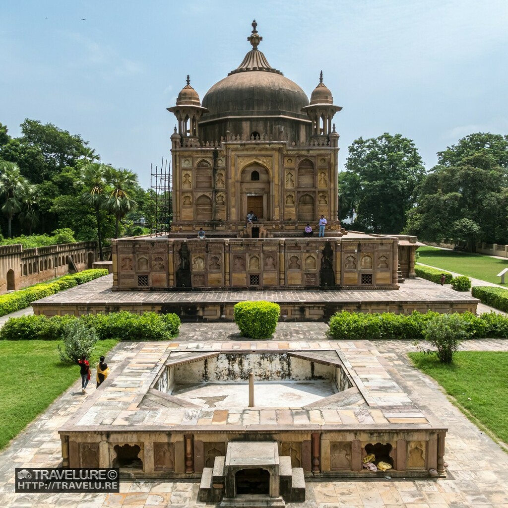 TheTravelure's tweet photo. My 150-Image Series - Pandemic Travels (28/150) - #travel #travelure #imagergram

The facade of Khusro Mirza’s tomb in Khusro Bagh, Allahabad (U.P., India). It is after him the park has been named. 

#khusrobagh #khusromirza #allahabad #prayagraj #pandemictravels #covid19 #c… https://t.co/QhmYCu75hE