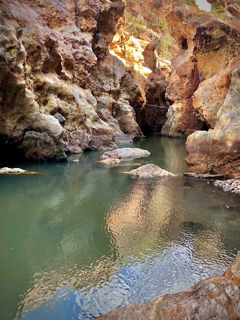 #Nicaragua
Espectacular 🤩
Para l@s amantes de la del Reto Extremo, de Acampar y de respirar aire puro.
Podes disfrutar, con seguridad, el exótico paisaje de Trópico Seco en  el #Jicaral de #León
Te compartimos, estas bellas imágenes del :
📌 Puente Colgante.
📌 El Cañón.