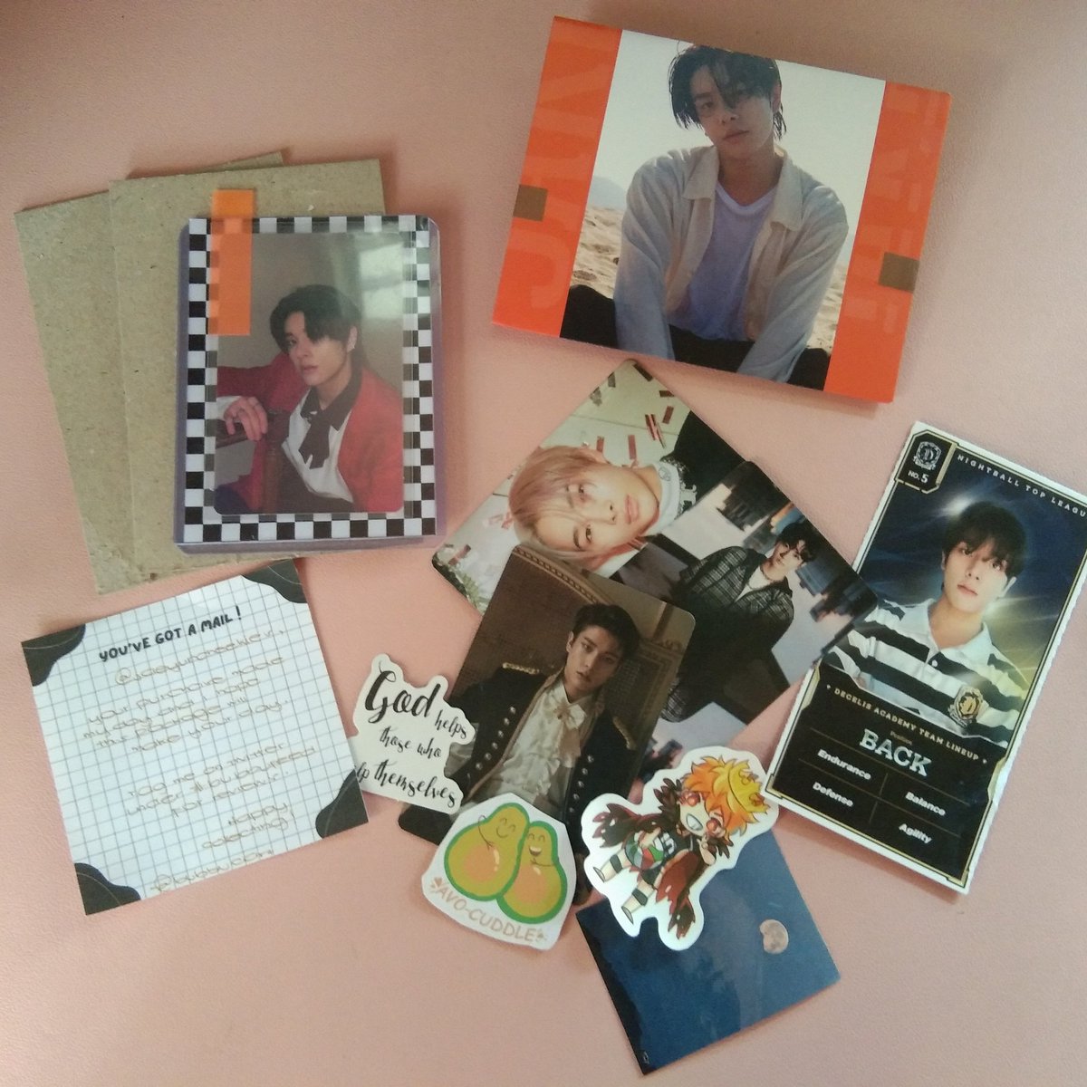 noahbby_'s tweet photo. Jake is home! o(〃^▽^〃)o
- from @bubbucart
AaaaA the packaging is secured, +i love the design of the toploader hihi. Tas ang dami din na freebies! Thank you po so much!! ♡♡
#bubbufeed https://t.co/mT21a4WFit