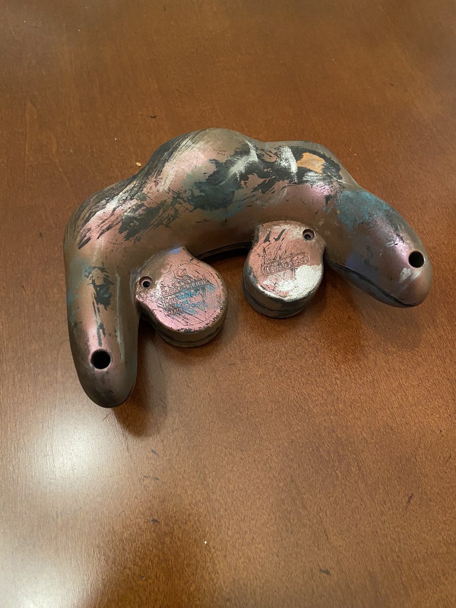 Jordan_PNW's tweet photo. Doing it different and selling this sick punk-ish shell that my friend painted, and added a vinyl decal.

$125 + shipping

Also have a FULL Black resin button set by @shorthopcustoms for $50, would prefer to add it with the shell since it fits.

Retweet &amp; DM if interested! https://t.co/Br6140tlCr