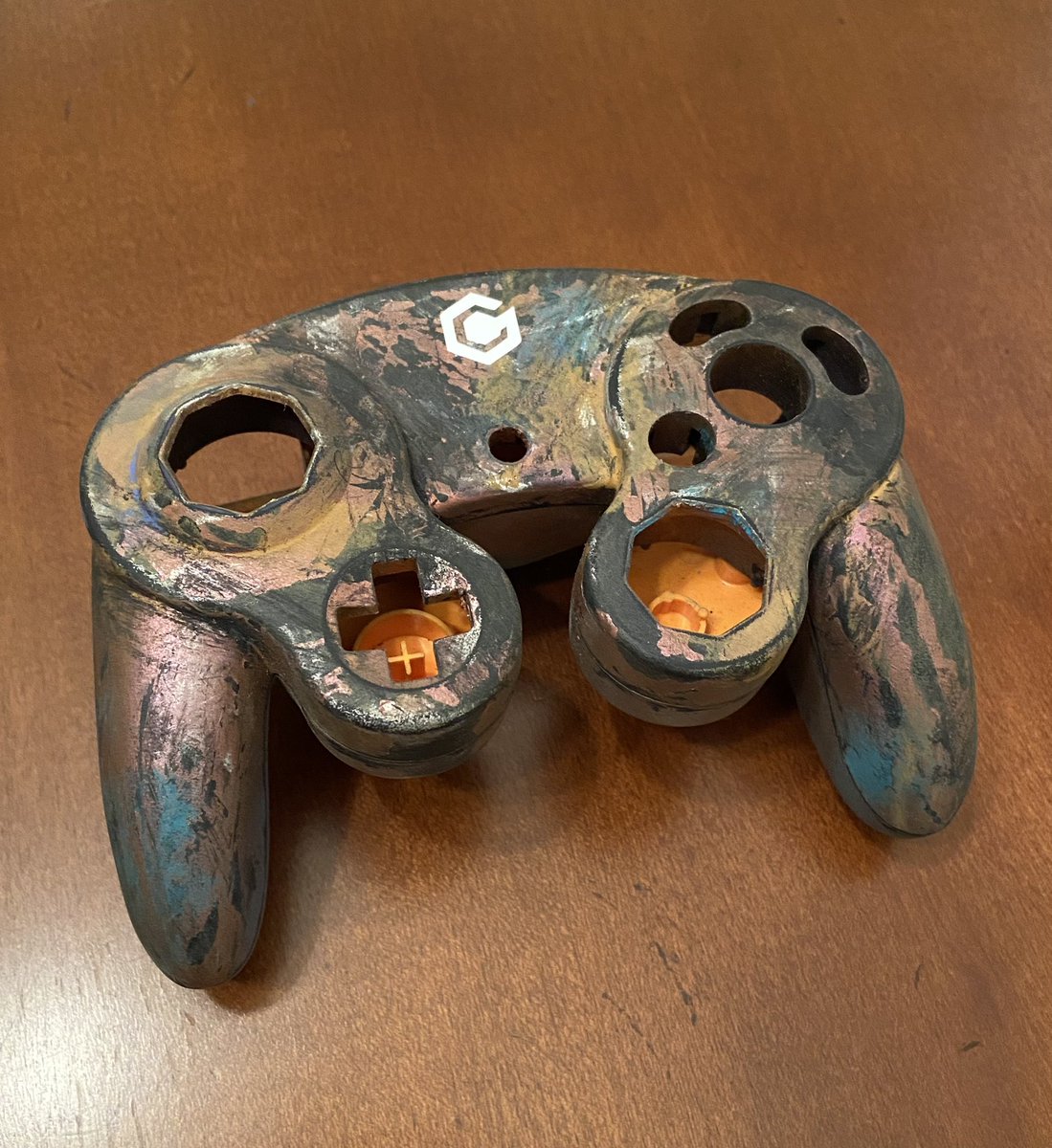 Jordan_PNW's tweet photo. Doing it different and selling this sick punk-ish shell that my friend painted, and added a vinyl decal.

$125 + shipping

Also have a FULL Black resin button set by @shorthopcustoms for $50, would prefer to add it with the shell since it fits.

Retweet &amp; DM if interested! https://t.co/Br6140tlCr
