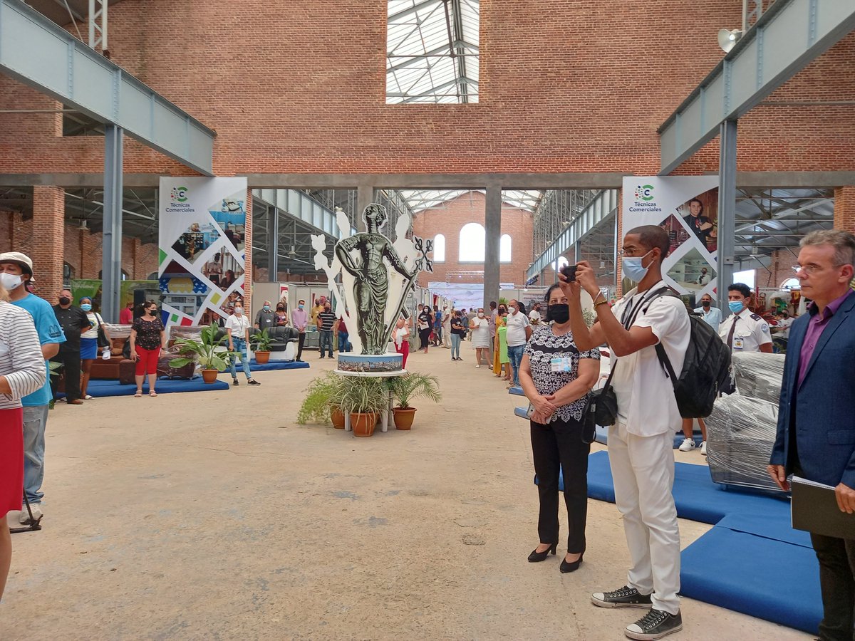 Asistimos a la apertura de la feria de técnicas comerciales y gastronómicas en el recinto ferial de Línea y 18,  La Habana. Se integra al programa de perfeccionamiento del comercio en su misión de lograr servicios de calidad al pueblo <a href="/AsambleaCuba/">Asamblea Nacional Cuba</a> <a href="/anamarianpp/">Ana Mari Machado</a> <a href="/BetsyDazVelzqu2/">Betsy Díaz Velázquez</a>