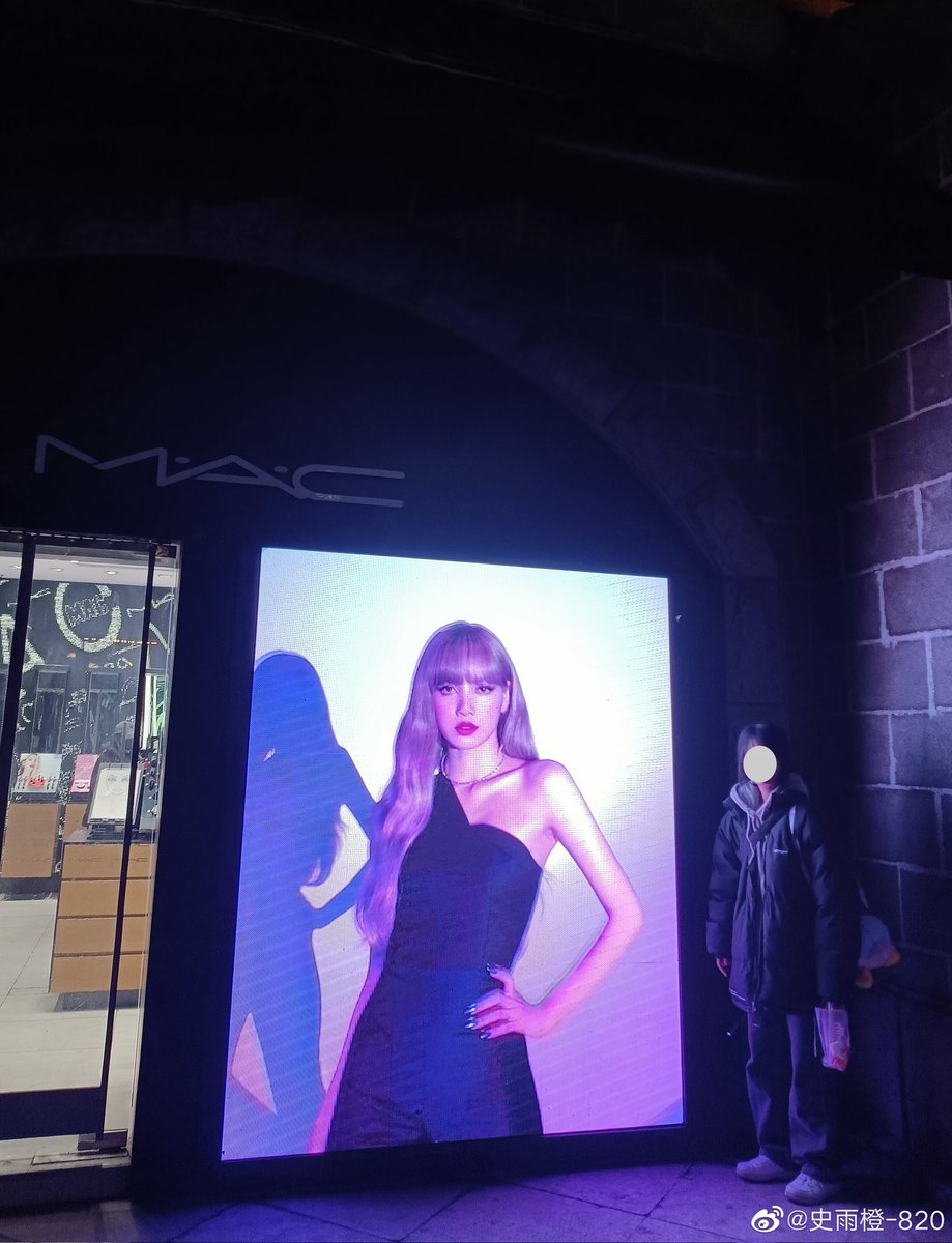 lisaecuador_'s tweet photo. Anuncios de LISA x MAC COSMETICS y VIVO S12 en CHINA🇨🇳

@MACcosmetics #LISAXMAC #MACLOVESLISA
#MACXLISA #VIVOS12 

블랙핑크 리사 #LISA #블랙핑크 #리사 #ลิซ่า #MONEY #LALISA @BLACKPINK |🦁 https://t.co/fwS2isERUB