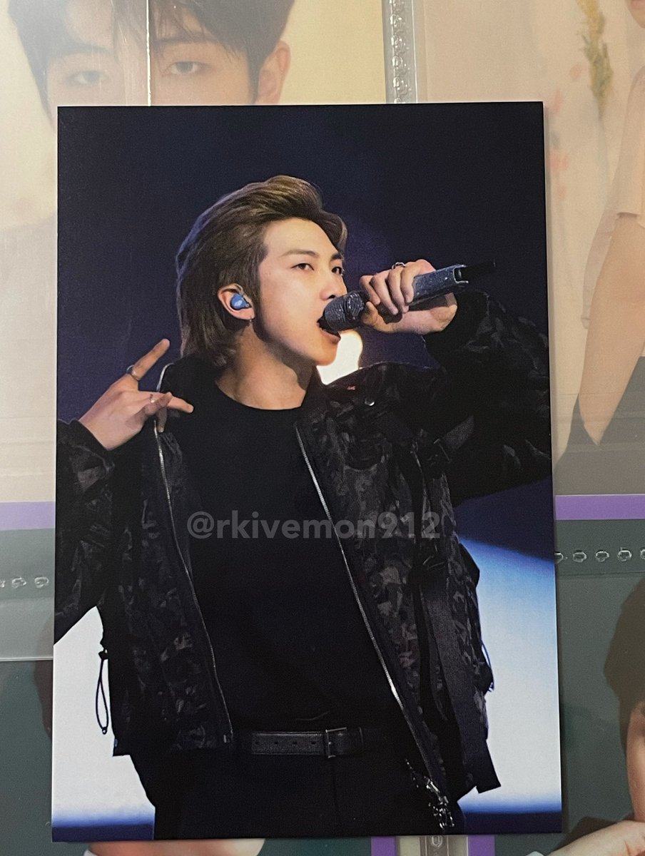 rkivemon912's tweet photo. WTS hybe insight mic badge RM Namjoon photo card pc (#2)   
 
-can also be sold with the pin 

dm if interested!

namjoon rm seokjin jin yoongi suga hoseok hobi jhope jimin taehyung v jungkook jk hybe insight merch https://t.co/kwOy6aPmHB