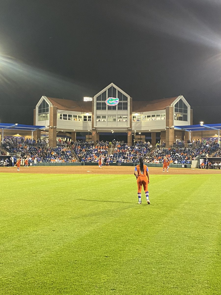 mnelson2023's tweet photo. Made it to Florida! Was so excited to see @GatorsSB play tonight! Can’t wait to play tomorrow💪 #softball https://t.co/01o6BwGdwZ