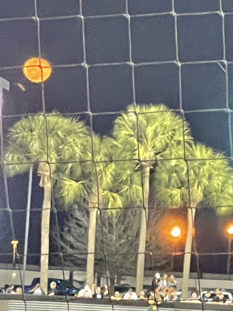 FlatKnightro's tweet photo. Beautiful full moon rising in center field https://t.co/MPnzNKM57D