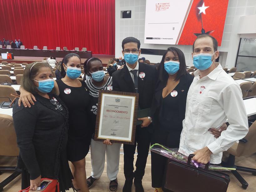 XianFZ96's tweet photo. Felicidades al colectivo del #TMP de Regla por los resultados de trabajo en el año 2021. El reconocimiento solo es fruto del esfuerzo y el sacrificio que le imprimen a todo lo que hacen. Siempre estaré orgulloso de mi primera gran familia judicial. #EnRegla #SíSePuede https://t.co/bJY0AEQ326
