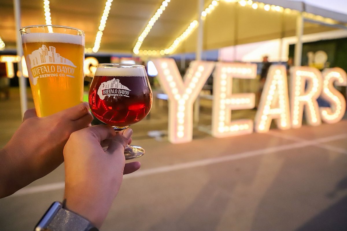 Cheers to 10 YEARS!🍻

Join us Saturday, March 26, 2022, for our ROOFTOP 10th Anniversary Blowout overlooking the BuffBrewView of downtown!

We’ll be servin’ up wonky anniversary-exclusive brews, bangin’ BBQ &amp; more!

BUY NOW: eventbrite.com/e/10th-anniver…