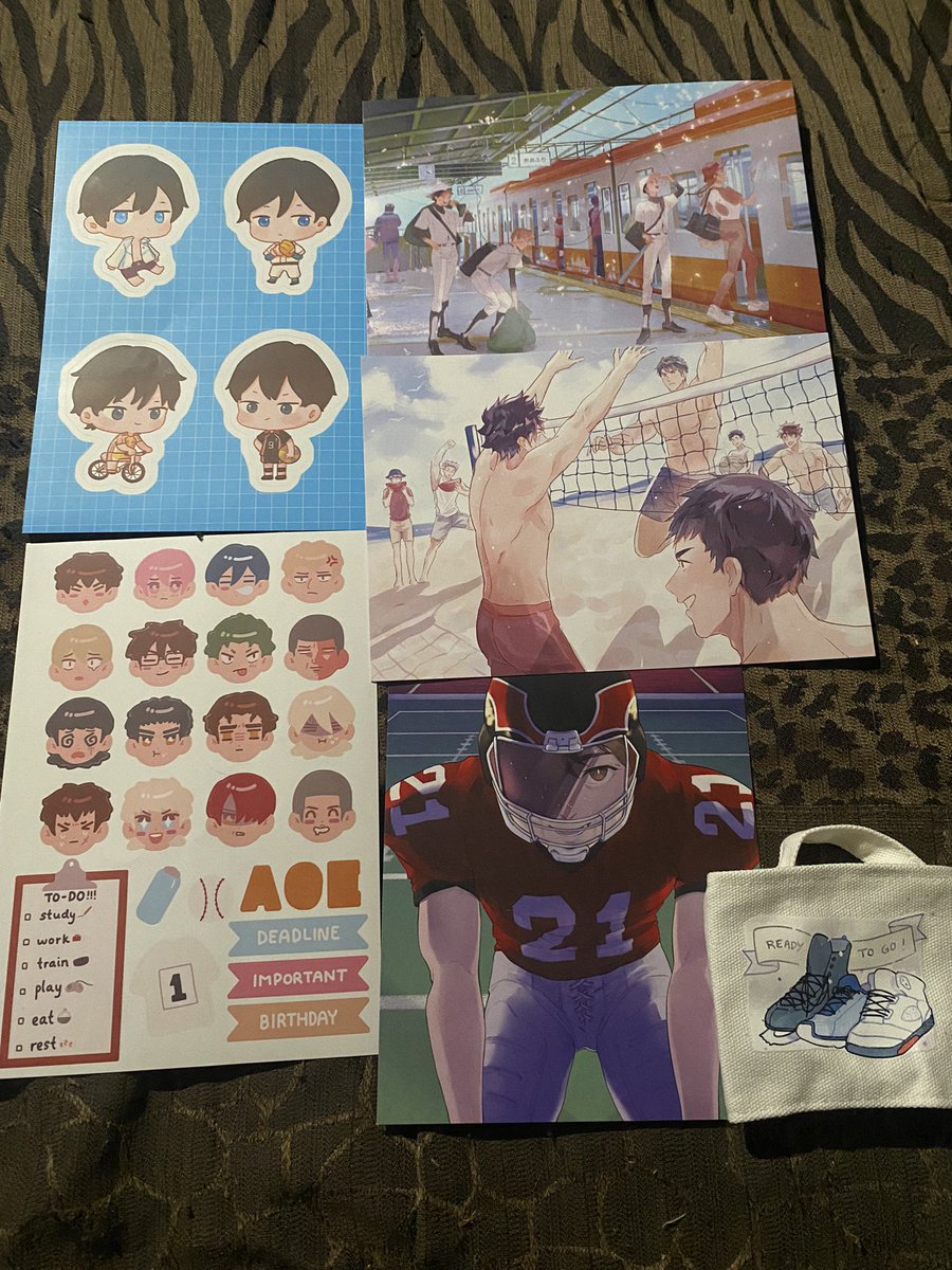 PaperdustPal's tweet photo. It’s here, it’s finally here! @spoaniplanner has finally arrived  and it was totally worth the wait. Look how pretty it is💙💙💙 (Prints are way bigger than I thought they would be) https://t.co/3ZY5xZixlV