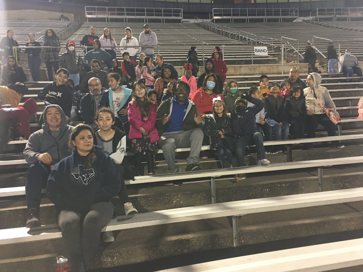 SBISD_HFDept's tweet photo. Thanks Thornwood Elem #advancedmovers for supporting @StratfordSBISD soccer team tonight! Go Spartans!! @ThornwoodSBISD @SBISD @sbisdathletics https://t.co/jsbjcWPujZ
