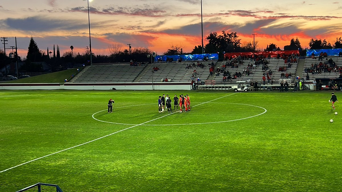 RudyLucio1's tweet photo. Sanger v Clovis West

D1 CIF Central Section Playoffs
Quarterfinals
#SJVOA #Referee #SoccerReferee #CIFCS #NFHSNetwork @jalejandre10 @urielg_15 https://t.co/KhCKtB6FqX