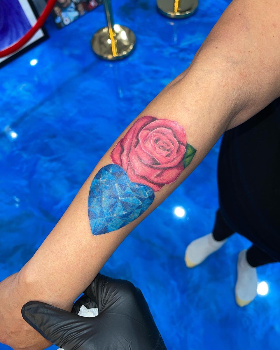 RubieCris's tweet photo. Successful coverup. Follow us on Instagram @ _gumboart_ #TattooArt #coverup #fridayfeeling https://t.co/ORA4MNsgWu