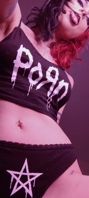 RT IF U LIKE MY SHIRT 😜😈🖤 #nsfw https://t.co/p5ugSCeEDS<a href="/tag/nsfw"class="tags">#nsfw</a>