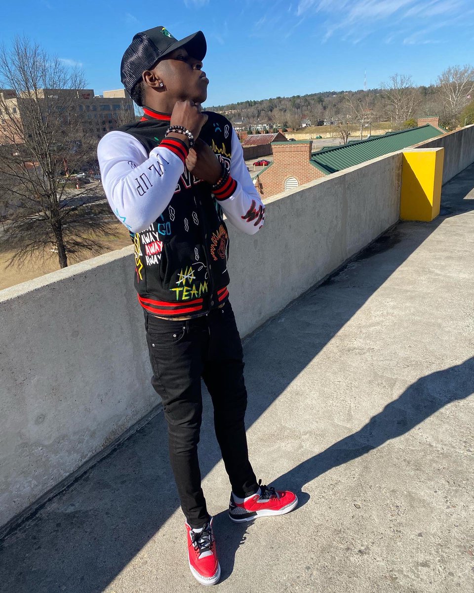 eazy †🗡 tweet media