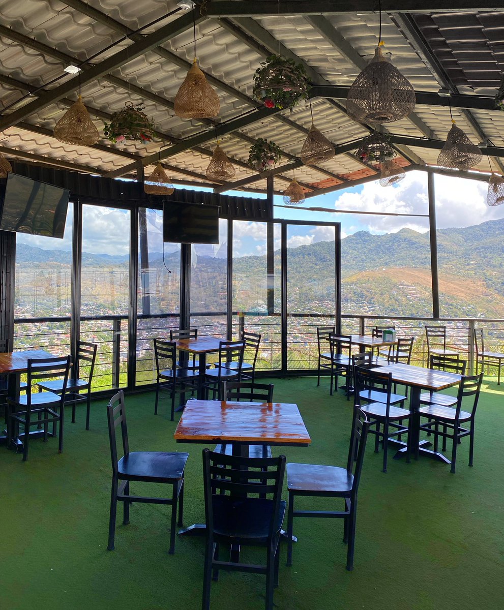Un restaurante a 900 m. s. n. m. 😱

Está ubicado en Matagalpa, a un kilómetro del centro de la ciudad. Te hablamos de La República, acá podrás degustar un menú exquisito, el mejor café y una panorámica espectacular de la Perla del Septentrión.

#NicaraguaÚnicaOriginal