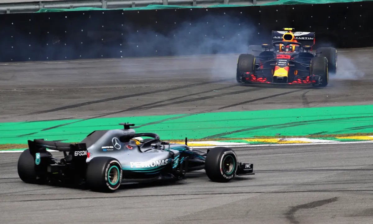 Formula1Verse's tweet photo. PUNIDO!!!! SIMPLESMENTE APOS BATER NO VENCEDOR DO GRANDE PREMIO DA ESPAANHA DE 2019 @kvyatF1v!! @nasrf1v PUNIDO EM 10 SEG CHEGA EM 2 E @FALonsoF1v EM 3!!!!! https://t.co/N1rhJInYmf