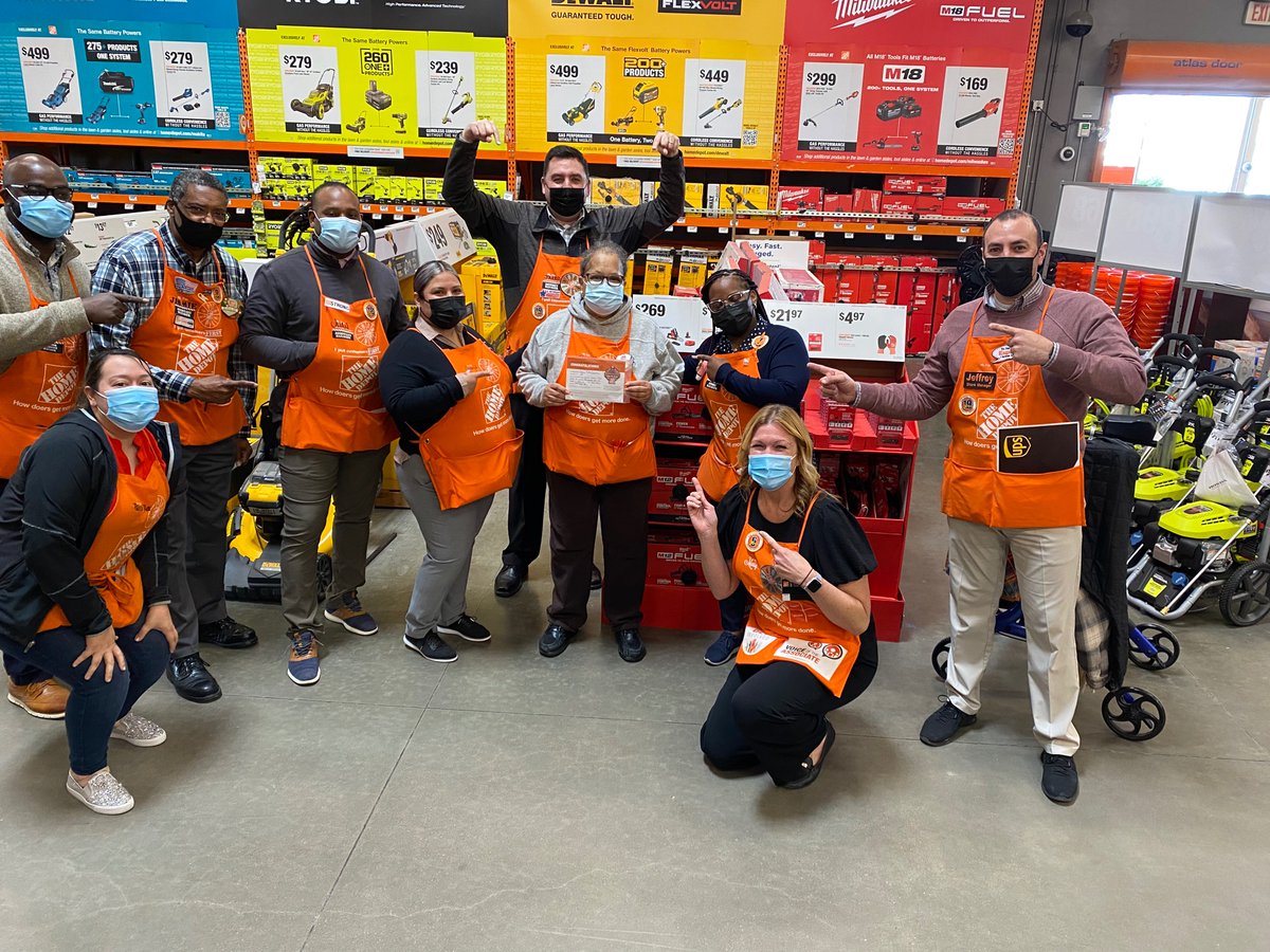 Today, Theresa received an Executive Award  for her Commitment to Putting Customers FIRST and for finding way to say YES. Thank you Theresa for Living Our Core Values and being an example to others! Congratulations on your award , extremely proud!!