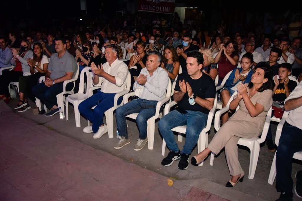TadeoGZ's tweet photo. Los desafíos que vienen nos llevarán a lograr un país distinto y mejor 🤝 Hoy, junto a @alfredocornejo y dirigentes de la @ucrmendoza participamos de la asunción de autoridades de Gral Alvear. Que sean dos buenos años de trabajo @AlejMolero y @YanelaDiaz19 🇵🇱 #RadicalesMza https://t.co/28hvOSWVo2