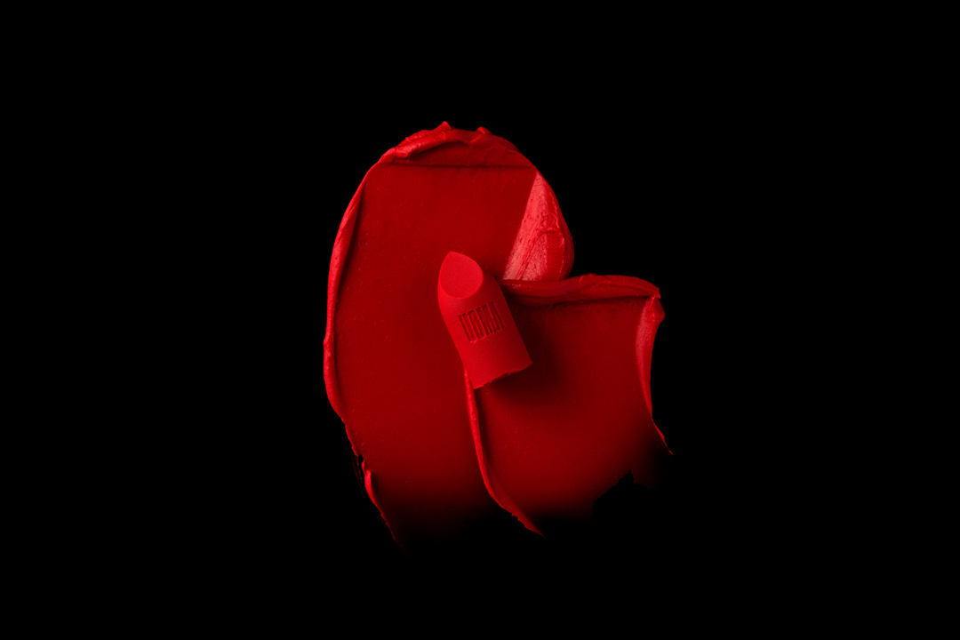 UomaBeauty's tweet photo. Smooth texture β Lightweight β Soft-matte finish β A true-red shade β What else do you need?! β€οΈ #UOMAbeauty #MakeItBlack https://t.co/uKAv6Je6Jd