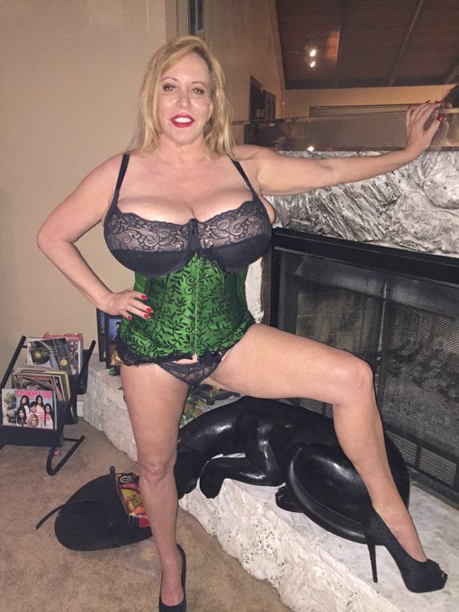 Wow what a long day again. I&rsquo;m exhausted. I&rsquo;m gonna take an hour or so nap so the new Live Show time<a href="/tag/europedichan"class="tags"><span>#europedichan</span></a>