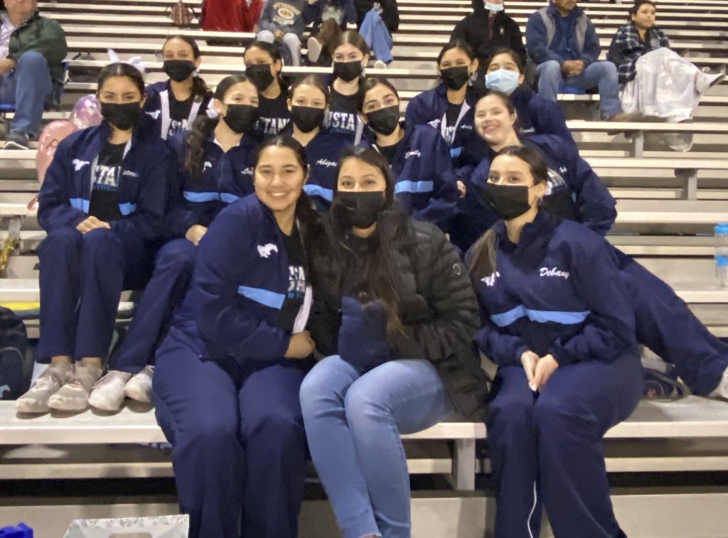 memorial_team's tweet photo. Thank you all for coming and support our MUSTANGS 💙💛💙💛 https://t.co/10RGkLjQ4L