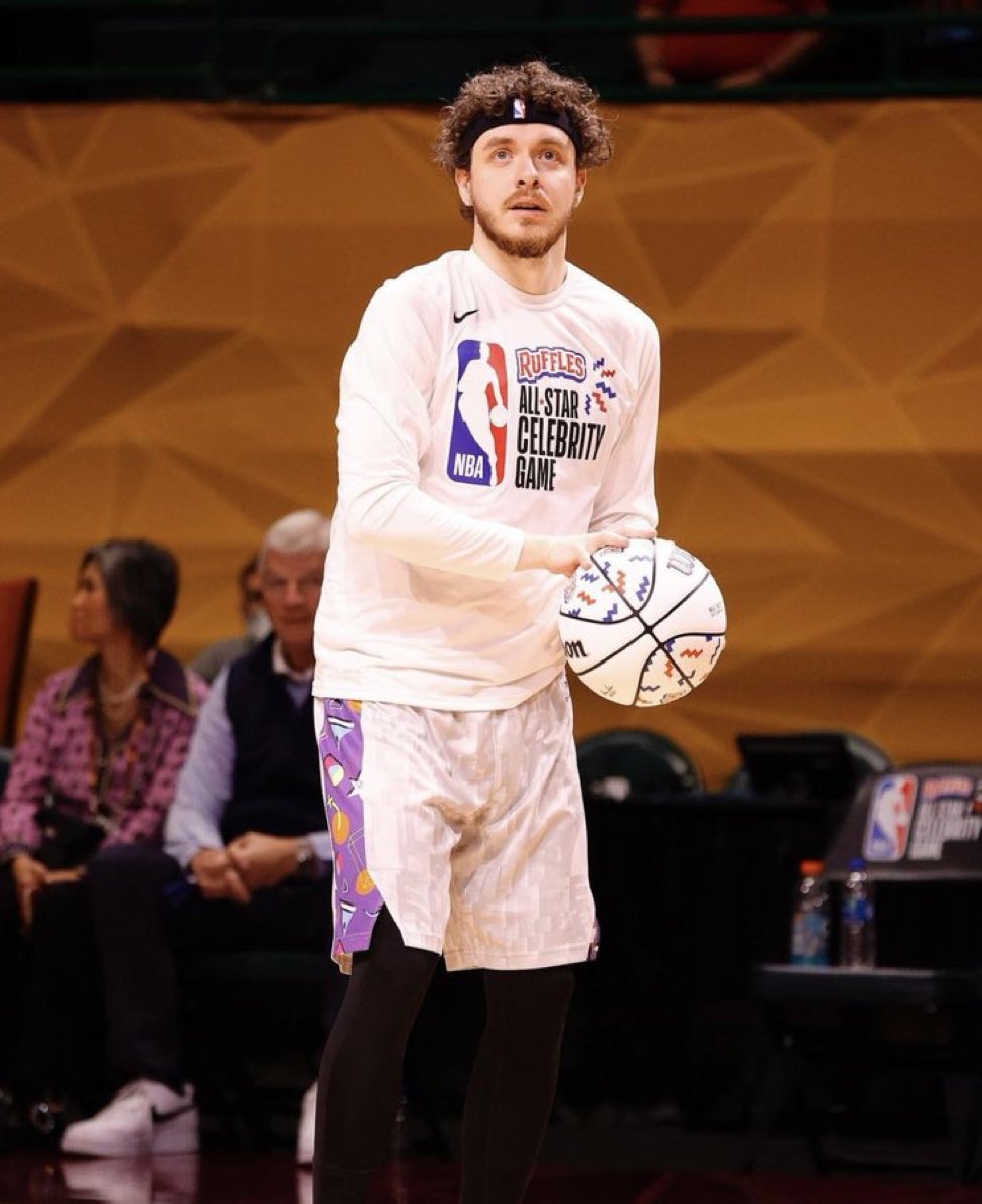 Harlow_Updates's tweet photo. .@jackharlow at the #NBAAllStar game tonight 🏀🥺 https://t.co/Ywz9q10sV7