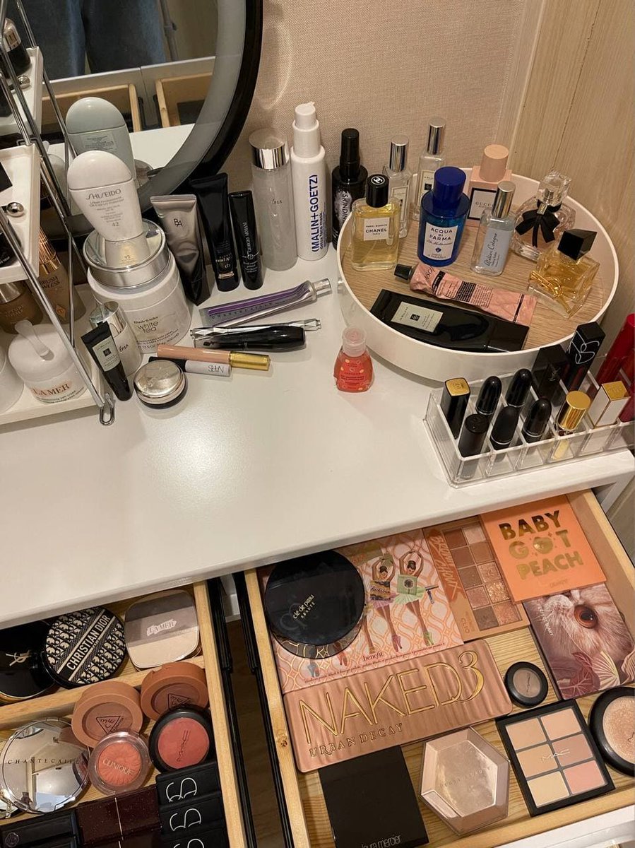 Winnersxixi's tweet photo. Suddenly I feel like I have a lot of makeup😑 https://t.co/MMC3Z2cNKM