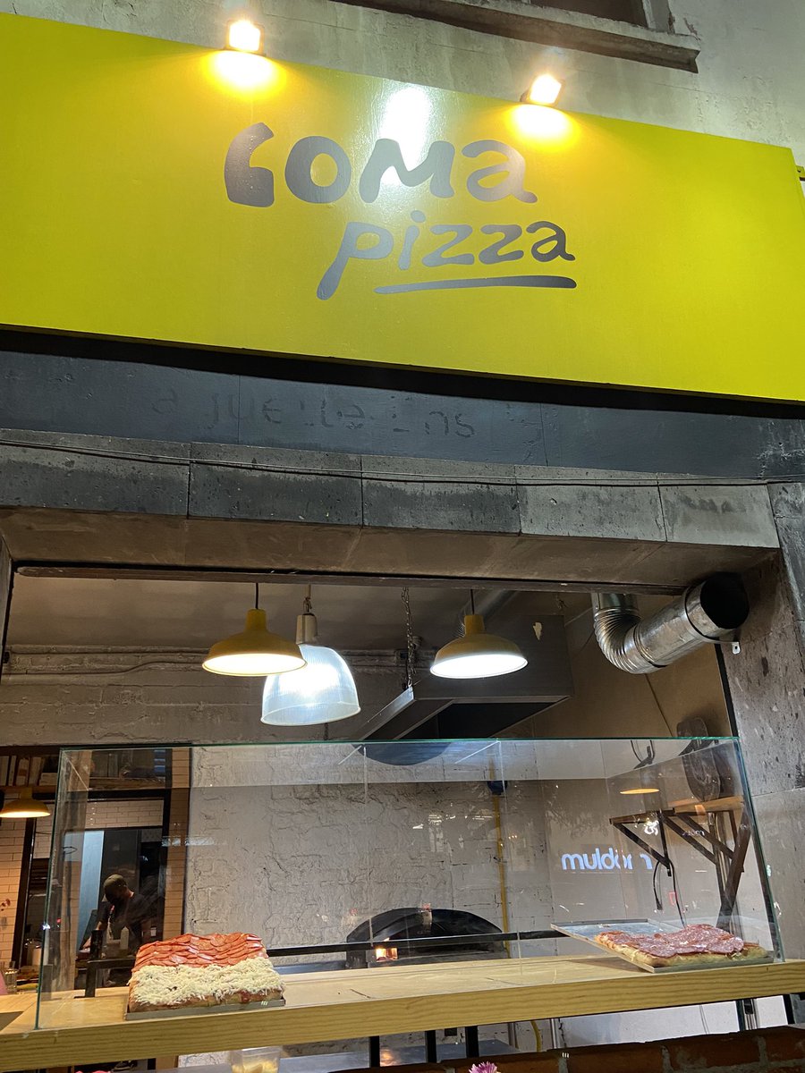 ursus_19's tweet photo. @MHcesac @AlcaldiaMHmx @mauriciotabe @UCS_GCDMX nos ayudan a poner orden, restaurante Coma pizza en Horacio 542 ya pone mesa obstruyendo paso peatonal, de por si la banqueta es angosta y ponen las sillas estorbando @lavozdepolanco https://t.co/FvkkRzPGrY