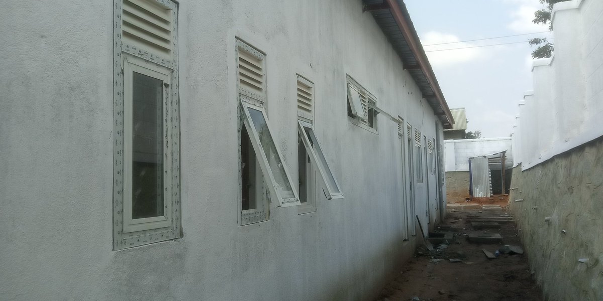Aluminium projected windows