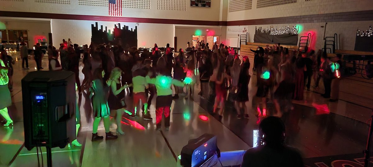 JLMS_Falcons's tweet photo. "A Night in the City!" #WinterFormal https://t.co/TsAClXFrVV