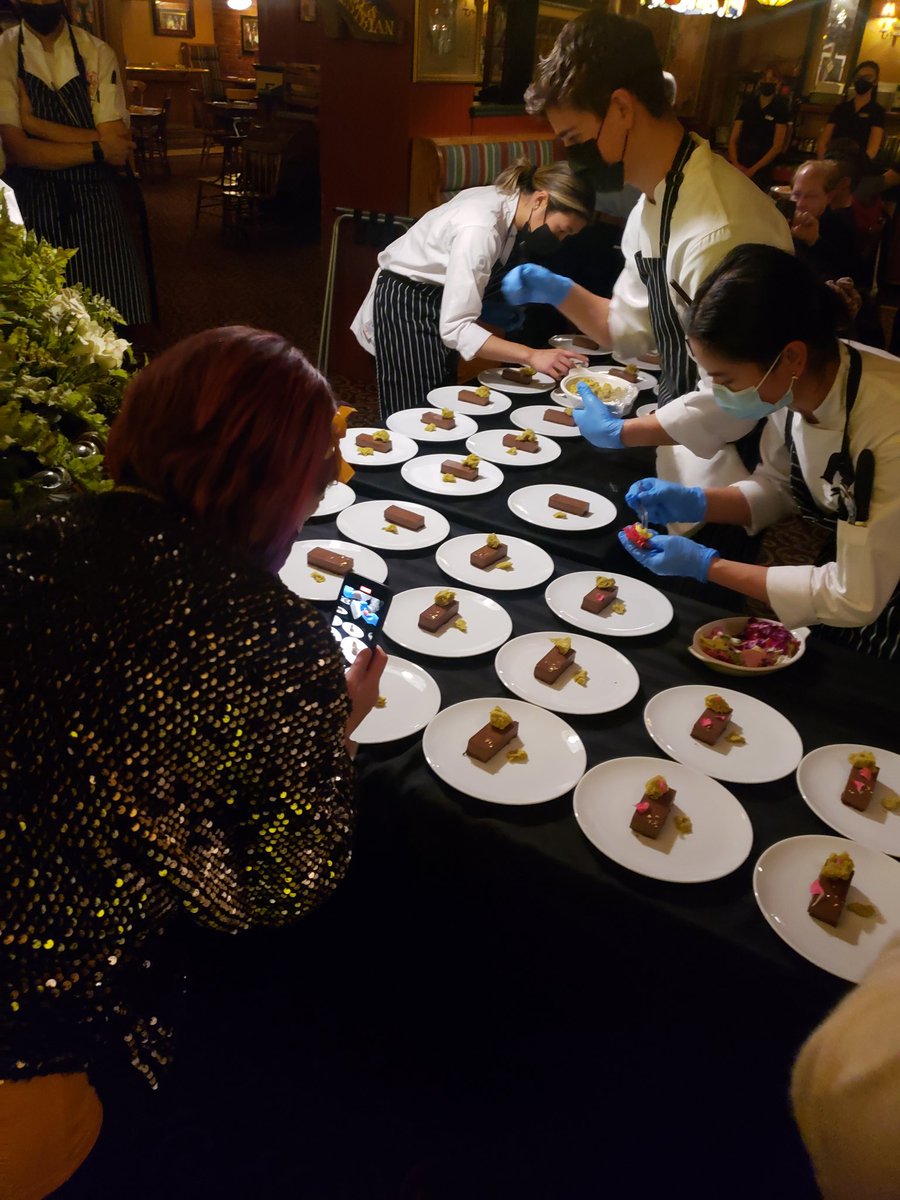 ChefsTableBC's tweet photo. Junior Culinary Team Canada know how to focus.
Back in November @OSFCanada Gastown for their dish launch.
#CTSBelong #culinarycompetition #culinarycompetitionprep #bcchefs #canadianchefs #teamcanada https://t.co/iN5sSXQ5r1